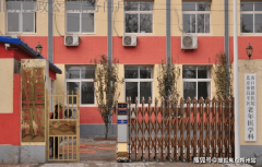 <b>是一个充满爱取关怀</b>